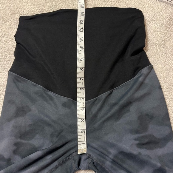 Zella Live In Maternity 7/8 Legging Gray Camo Over the Belly - Picture 7 of 11